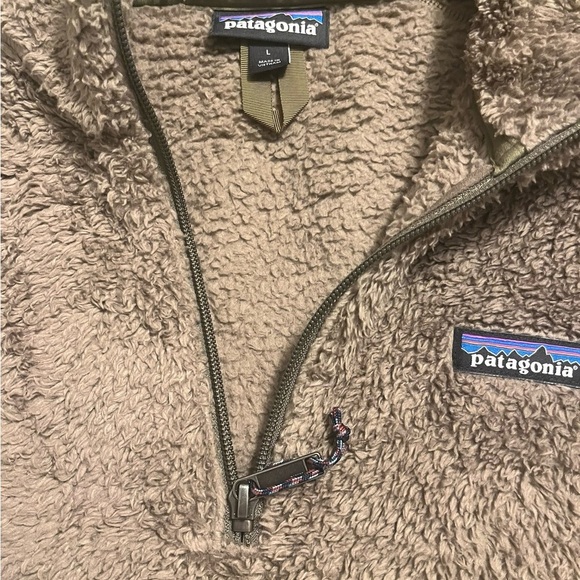 Patagonia Taupe Teddy Fleece Quarter Zip Pullover Women’s Large. Warm and cozy! - Picture 3 of 4